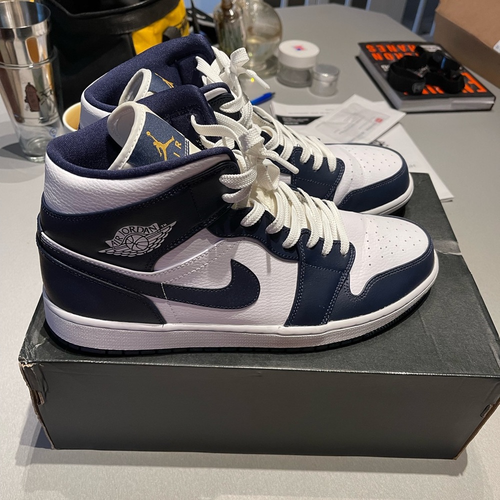 Nike Jordan 1 Mid White Metallic Gold Obsidian
